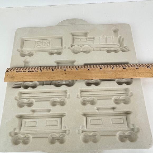 Pampered Chef Stoneware Mold Family Heritage Home Town Train - Picture 5 of 6